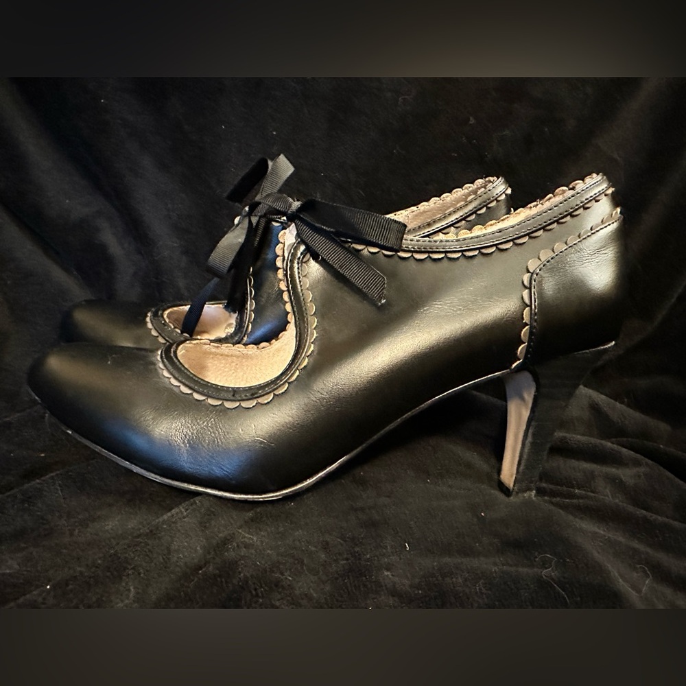 Chelsea Crew Black and Cream Heels with Bow, Size 9.5